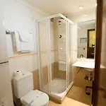 Reyes Catolicos Hotel