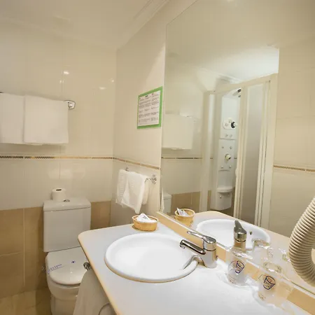 Hotel Reyes Catolicos *