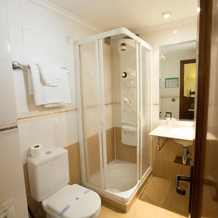 Reyes Catolicos Hotel