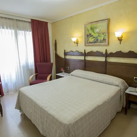 Reyes Catolicos Hotel *