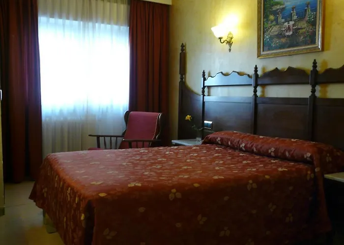 雷耶斯卡托里克斯酒店