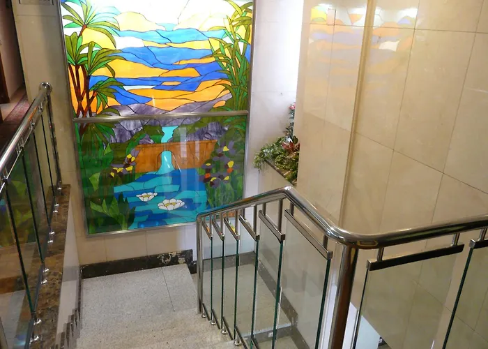 雷耶斯卡托里克斯酒店