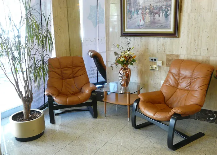 雷耶斯卡托里克斯酒店