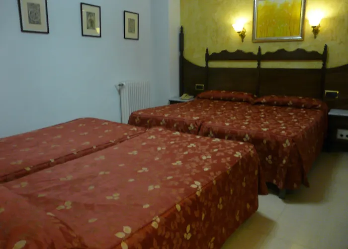 雷耶斯卡托里克斯酒店 酒店 *