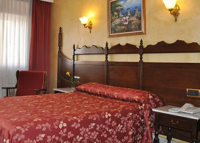 雷耶斯卡托里克斯酒店 酒店 *