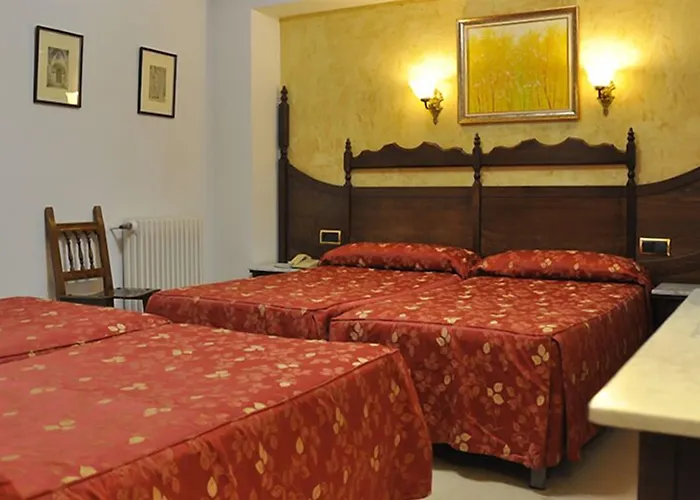 雷耶斯卡托里克斯酒店