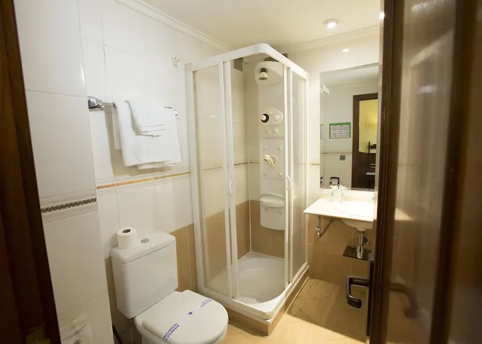 雷耶斯卡托里克斯酒店 *