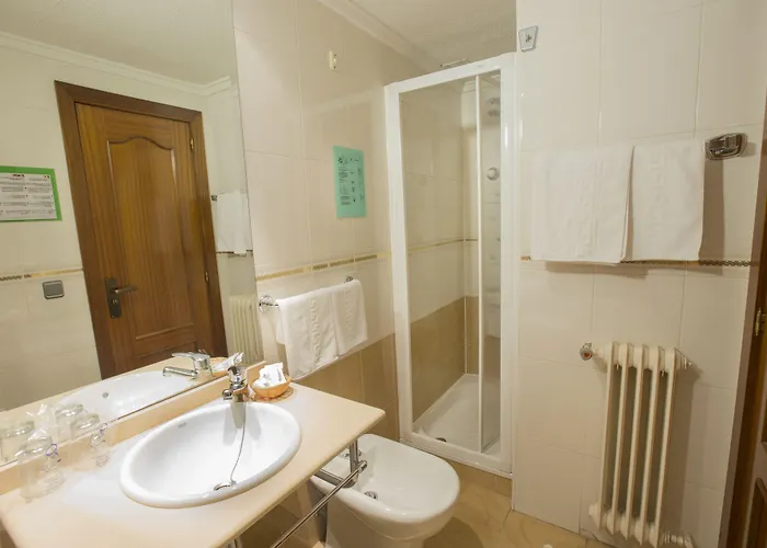 雷耶斯卡托里克斯酒店 酒店 *