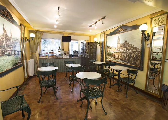 雷耶斯卡托里克斯酒店 酒店 *