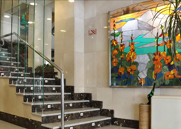 雷耶斯卡托里克斯酒店 *