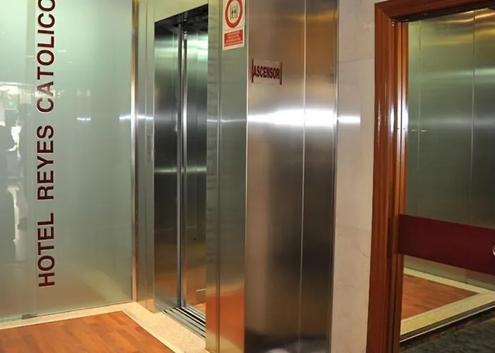 酒店 雷耶斯卡托里克斯酒店 *