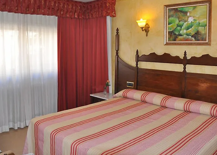 雷耶斯卡托里克斯酒店