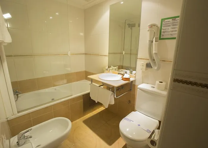 雷耶斯卡托里克斯酒店