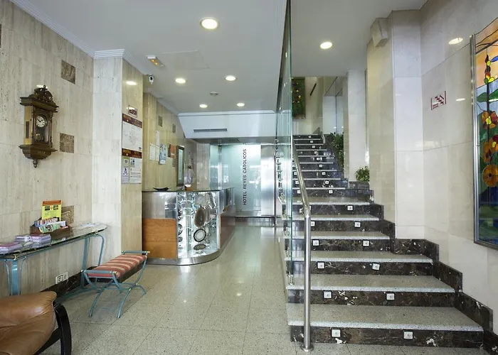 雷耶斯卡托里克斯酒店