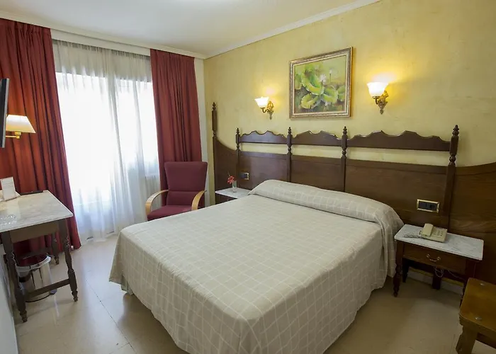 雷耶斯卡托里克斯酒店 酒店 *