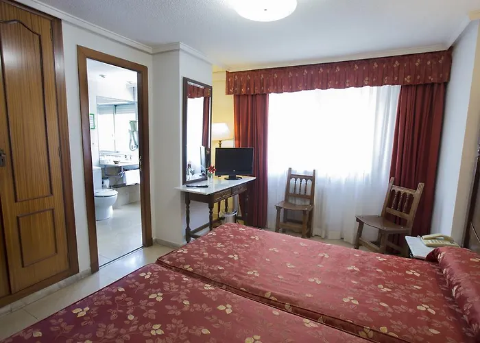 雷耶斯卡托里克斯酒店 * 萨拉曼卡