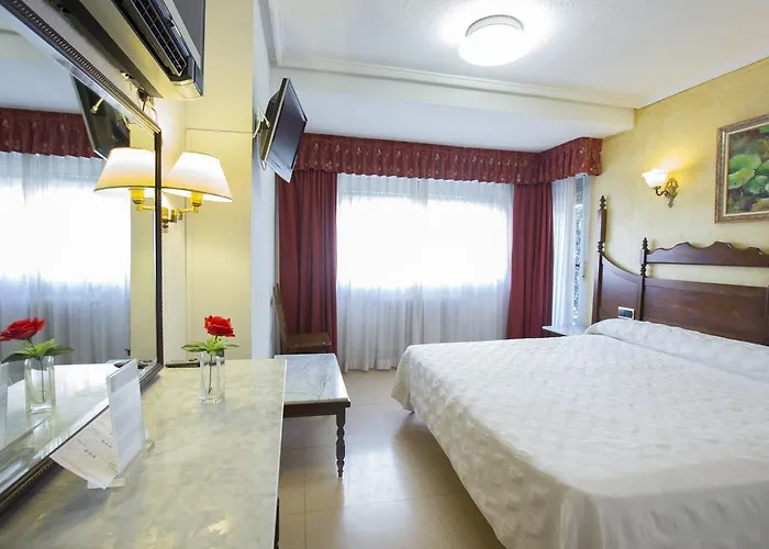 雷耶斯卡托里克斯酒店 酒店 萨拉曼卡