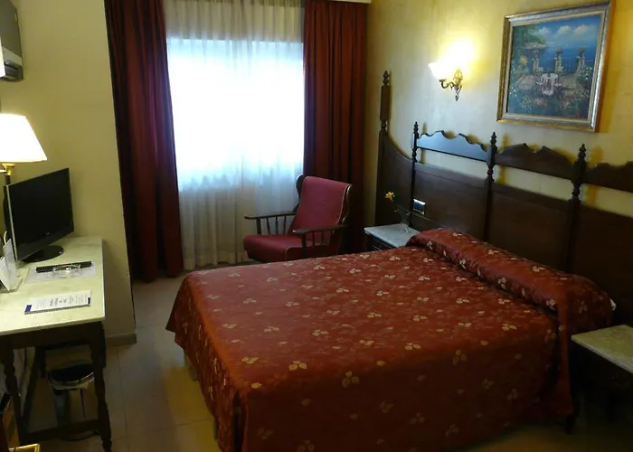 雷耶斯卡托里克斯酒店 *